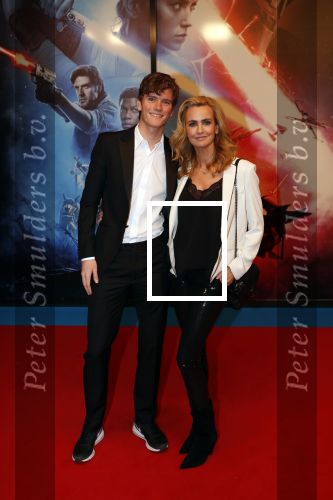 Amsterdam 17 december 2019
Premiere Starwars in het Amsterdam theater.
Daphne Deckers kwam met haar zoon Alec