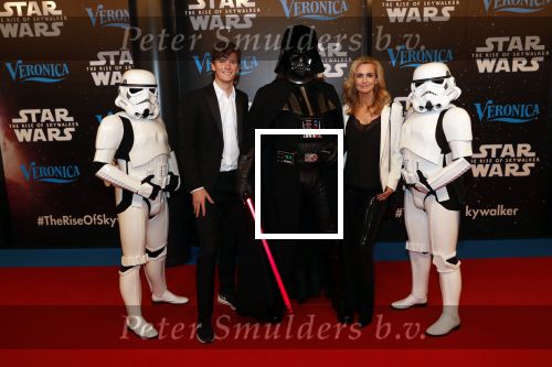 Amsterdam 17 december 2019
Premiere Starwars in het Amsterdam theater.
Daphne Deckers kwam met haar zoon Alec