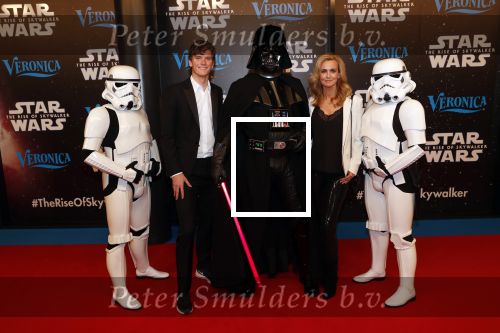 Amsterdam 17 december 2019
Premiere Starwars in het Amsterdam theater.
Daphne Deckers kwam met haar zoon Alec