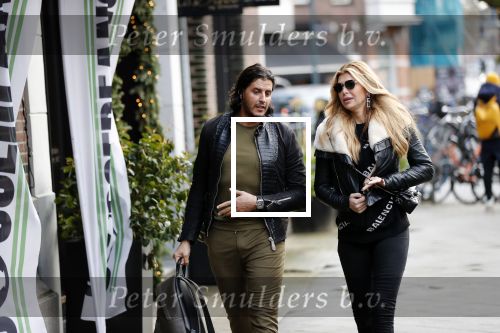 Amsterdam 23 december 2019
Estelle Cruijff met haar nieuwe vriend Mo op de cornelis schuytstraat.