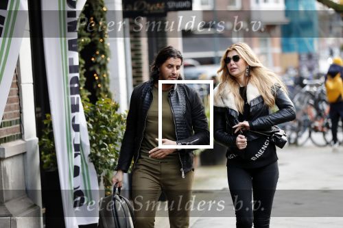 Amsterdam 23 december 2019
Estelle Cruijff met haar nieuwe vriend Mo op de cornelis schuytstraat.