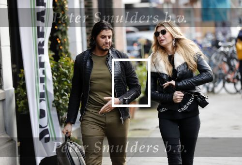 Amsterdam 23 december 2019
Estelle Cruijff met haar nieuwe vriend Mo op de cornelis schuytstraat.