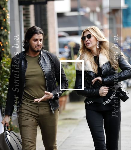 Amsterdam 23 december 2019
Estelle Cruijff met haar nieuwe vriend Mo op de cornelis schuytstraat.