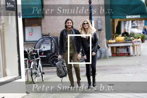 Amsterdam 23 december 2019
Estelle Cruijff met haar nieuwe vriend Mo op de cornelis schuytstraat.
