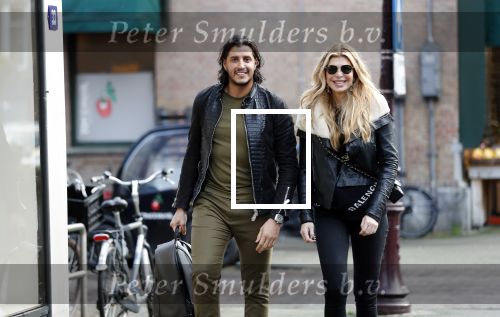 Amsterdam 23 december 2019
Estelle Cruijff met haar nieuwe vriend Mo op de cornelis schuytstraat.