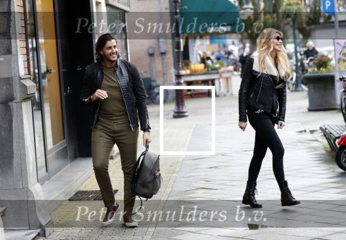 Amsterdam 23 december 2019
Estelle Cruijff met haar nieuwe vriend Mo op de cornelis schuytstraat.