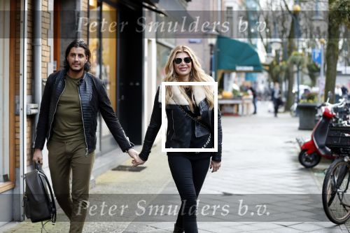 Amsterdam 23 december 2019
Estelle Cruijff met haar nieuwe vriend Mo op de cornelis schuytstraat.