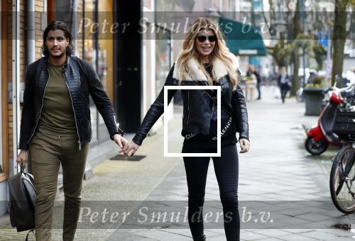 Amsterdam 23 december 2019
Estelle Cruijff met haar nieuwe vriend Mo op de cornelis schuytstraat.