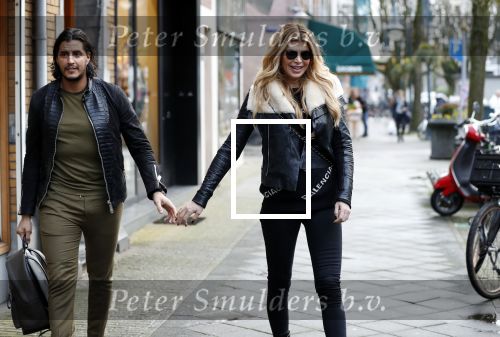 Amsterdam 23 december 2019
Estelle Cruijff met haar nieuwe vriend Mo op de cornelis schuytstraat.
