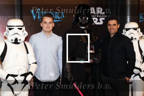Amsterdam 17 december 2019
Premiere Starwars in het Amsterdam theater. Kenneth Perez met zijn zoon