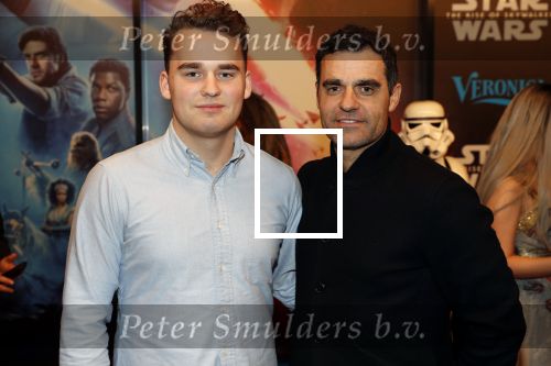 Amsterdam 17 december 2019
Premiere Starwars in het Amsterdam theater. Kenneth Perez met zijn zoon