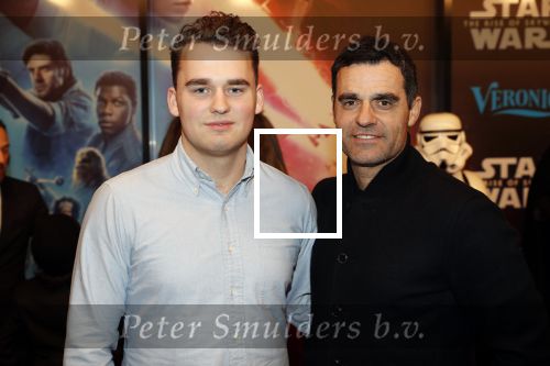 Amsterdam 17 december 2019
Premiere Starwars in het Amsterdam theater. Kenneth Perez met zijn zoon