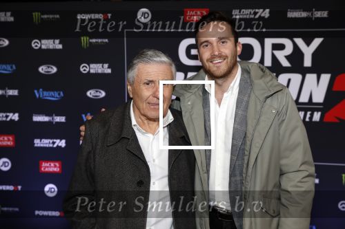 Arnhem 21 december 2019
Badr Hari versus Rico Verhoeven in het geldredome. Sjaak Swart met zijn kleinzoon Justin