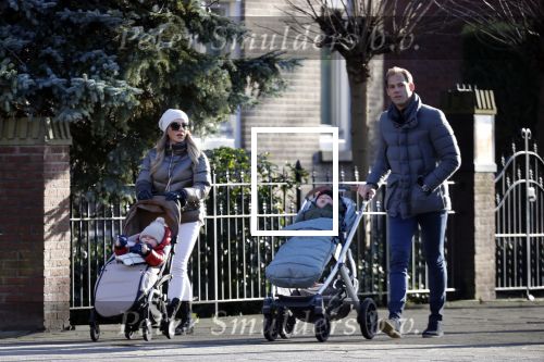 Amsterdam 9 januari 2021
Anna Sophia v Zweden met partner en hun kinderen in Amsterdam zuid