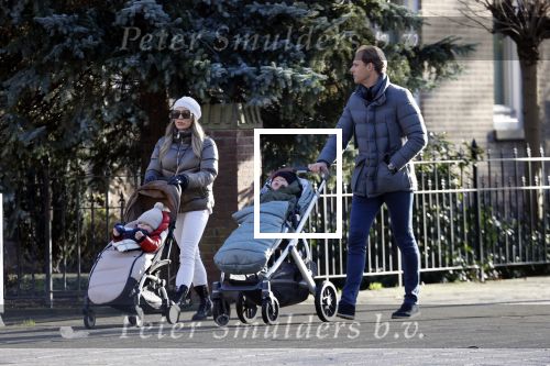 Amsterdam 9 januari 2021
Anna Sophia v Zweden met partner en hun kinderen in Amsterdam zuid