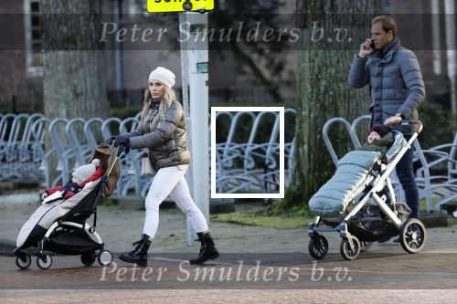 Amsterdam 9 januari 2021
Anna Sophia v Zweden met partner en hun kinderen in Amsterdam zuid