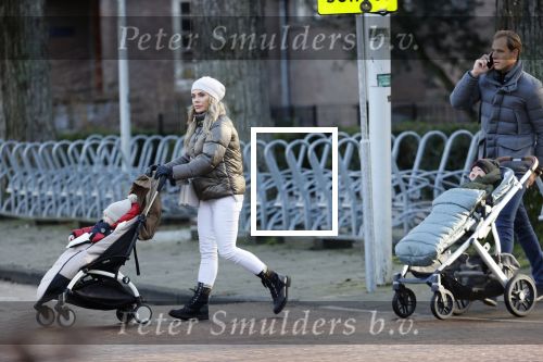 Amsterdam 9 januari 2021
Anna Sophia v Zweden met partner en hun kinderen in Amsterdam zuid