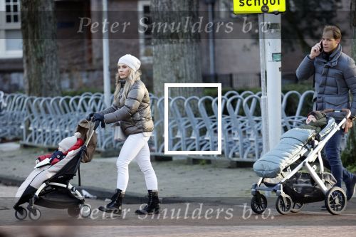 Amsterdam 9 januari 2021
Anna Sophia v Zweden met partner en hun kinderen in Amsterdam zuid