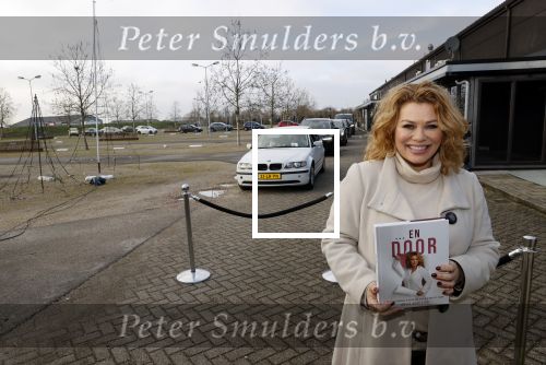 Bunnik 4 februari 2021
Boekpresentatie Antje Monteiro . Romy ontvangt het eerste boek.