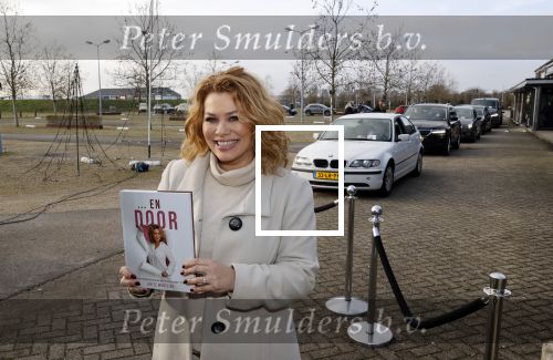 Bunnik 4 februari 2021
Boekpresentatie Antje Monteiro . Romy ontvangt het eerste boek.