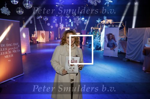 Bunnik 4 februari 2021
Boekpresentatie Antje Monteiro . Romy ontvangt het eerste boek.