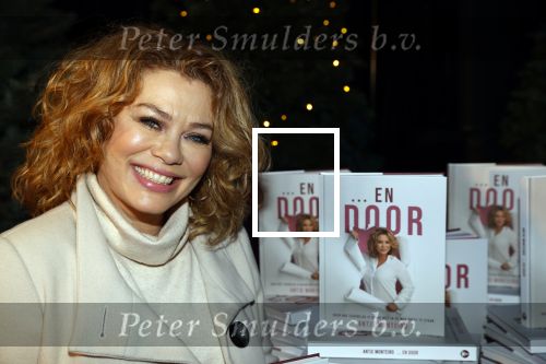Bunnik 4 februari 2021
Boekpresentatie Antje Monteiro . Romy ontvangt het eerste boek.