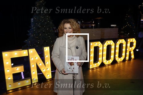 Bunnik 4 februari 2021
Boekpresentatie Antje Monteiro . Romy ontvangt het eerste boek.