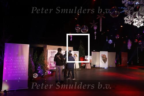 Bunnik 4 februari 2021
Boekpresentatie Antje Monteiro . Romy ontvangt het eerste boek.