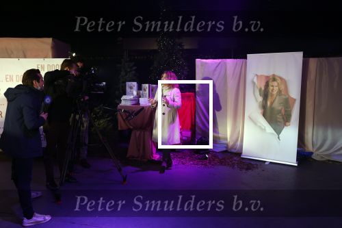 Bunnik 4 februari 2021
Boekpresentatie Antje Monteiro . Romy ontvangt het eerste boek.