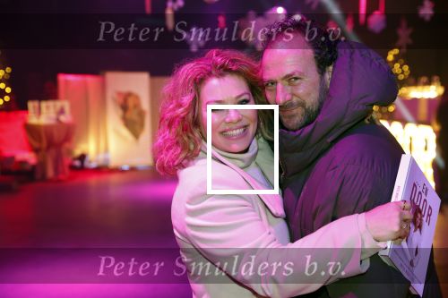 Bunnik 4 februari 2021
Boekpresentatie Antje Monteiro . Romy ontvangt het eerste boek. Antje met partner Dennis van Tamelen