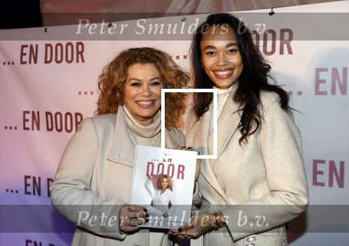 Bunnik 4 februari 2021
Boekpresentatie Antje Monteiro . Romy ontvangt het eerste boek.