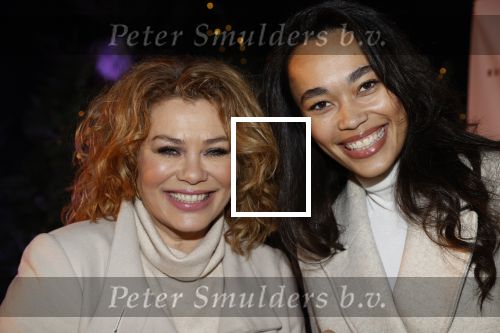 Bunnik 4 februari 2021
Boekpresentatie Antje Monteiro . Romy ontvangt het eerste boek.