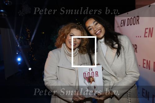 Bunnik 4 februari 2021
Boekpresentatie Antje Monteiro . Romy ontvangt het eerste boek.
