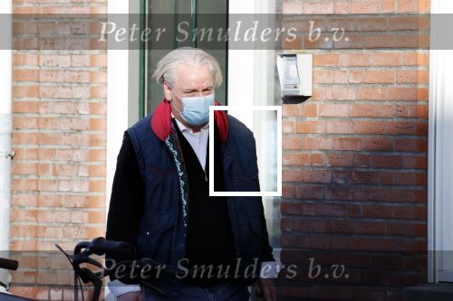 Aalsmeer 13 januari 2021
Nick Dijkman aan de deur bij Bonnie st Claire.
Haar man Arne Jan Jongebloed doet boodschappen