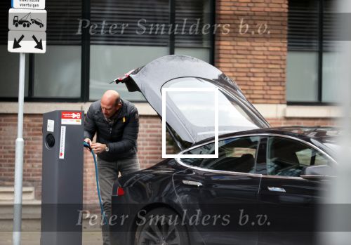 Amsterdam 5 januari 2021
De vriend van Astrid Joosten met zijn electrische auto