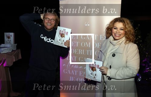 Bunnik 4 februari 2021
Boekpresentatie Antje Monteiro . Romy ontvangt het eerste boek. Bastiaan Ragas