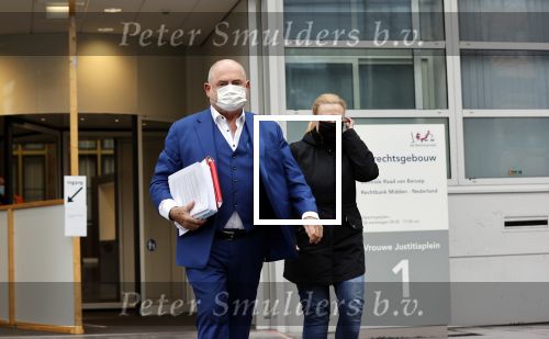 Utrecht 2 februari 2021
Rechtszaak Rachel Hazes tegen haar oude PA Marieke v Beek . Royce de Vries is de advocaat van Rachel. Marieke heeft advocaat Bernhard Tomlow. Ricardo Klaverdijk Big Willem v Boxtel en Jacqueline v d Gijp waren aanwezig.