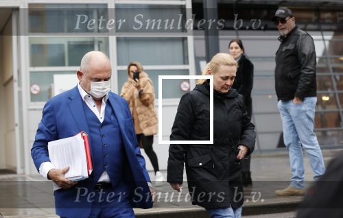 Utrecht 2 februari 2021
Rechtszaak Rachel Hazes tegen haar oude PA Marieke v Beek . Royce de Vries is de advocaat van Rachel. Marieke heeft advocaat Bernhard Tomlow. Ricardo Klaverdijk Big Willem v Boxtel en Jacqueline v d Gijp waren aanwezig.