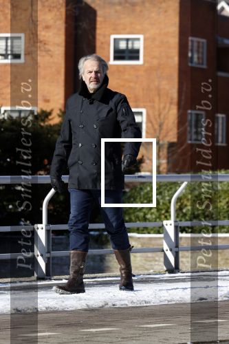 Amsterdam 11 februari 2021
Bert Kuizenga gooit een sneewbal naar mij.