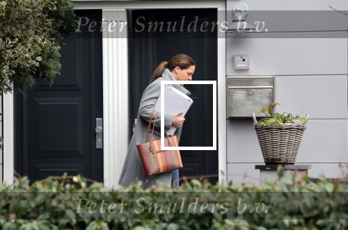 Rotterdam 3 januari 2020
Carola Schouten verlaat om 12 uur haar huis . 2 minuten later vertrekt haar nieuwe vriend met koffer haar huis.