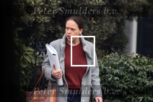 Rotterdam 3 januari 2020
Carola Schouten verlaat om 12 uur haar huis . 2 minuten later vertrekt haar nieuwe vriend met koffer haar huis.