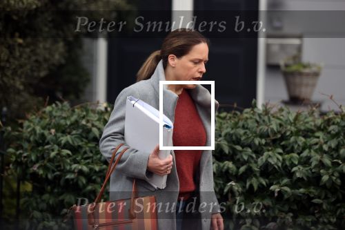Rotterdam 3 januari 2020
Carola Schouten verlaat om 12 uur haar huis . 2 minuten later vertrekt haar nieuwe vriend met koffer haar huis.