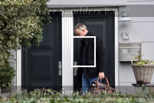 Rotterdam 3 januari 2020
Carola Schouten verlaat om 12 uur haar huis . 2 minuten later vertrekt haar nieuwe vriend met koffer haar huis.