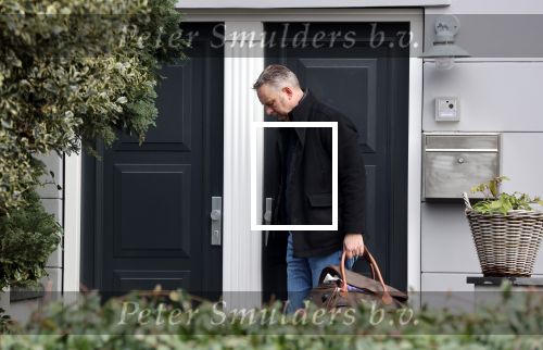 Rotterdam 3 januari 2020
Carola Schouten verlaat om 12 uur haar huis . 2 minuten later vertrekt haar nieuwe vriend met koffer haar huis.