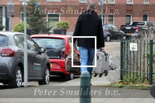 Rotterdam 3 januari 2020
Carola Schouten verlaat om 12 uur haar huis . 2 minuten later vertrekt haar nieuwe vriend met koffer haar huis.