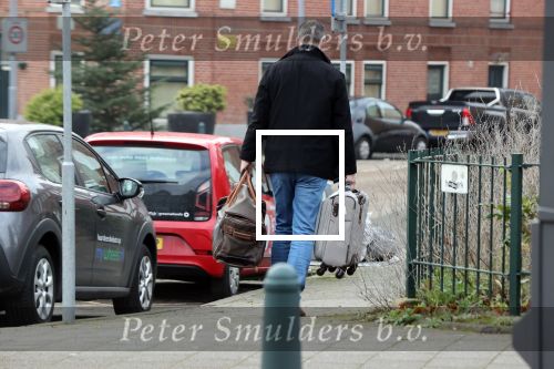 Rotterdam 3 januari 2020
Carola Schouten verlaat om 12 uur haar huis . 2 minuten later vertrekt haar nieuwe vriend met koffer haar huis.