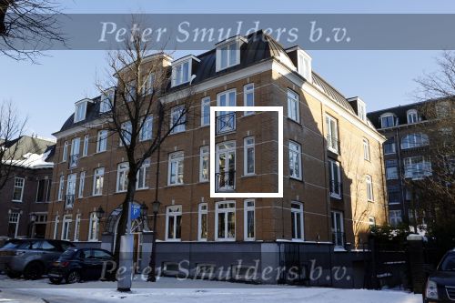 Amsterdam 11 februari 2021
oa Christine Kroonenberg Nina Brink Pieter Storms en Ton Lathouwers wonen in een appartement in dit complex