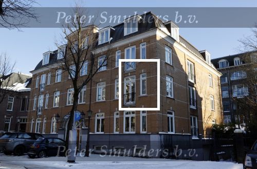 Amsterdam 11 februari 2021
oa Christine Kroonenberg Nina Brink Pieter Storms en Ton Lathouwers wonen in een appartement in dit complex