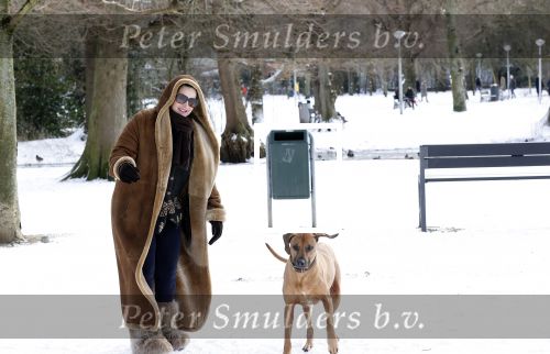 Amsterdam 9 februari 2021
Claudia Schoemacher met hond in het vondelpark. Het vondelpark is wit van de sneeuw.