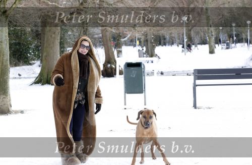 Amsterdam 9 februari 2021
Claudia Schoemacher met hond in het vondelpark. Het vondelpark is wit van de sneeuw.